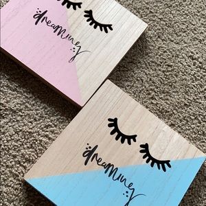 Wooden dreaming sleepy lashes decor